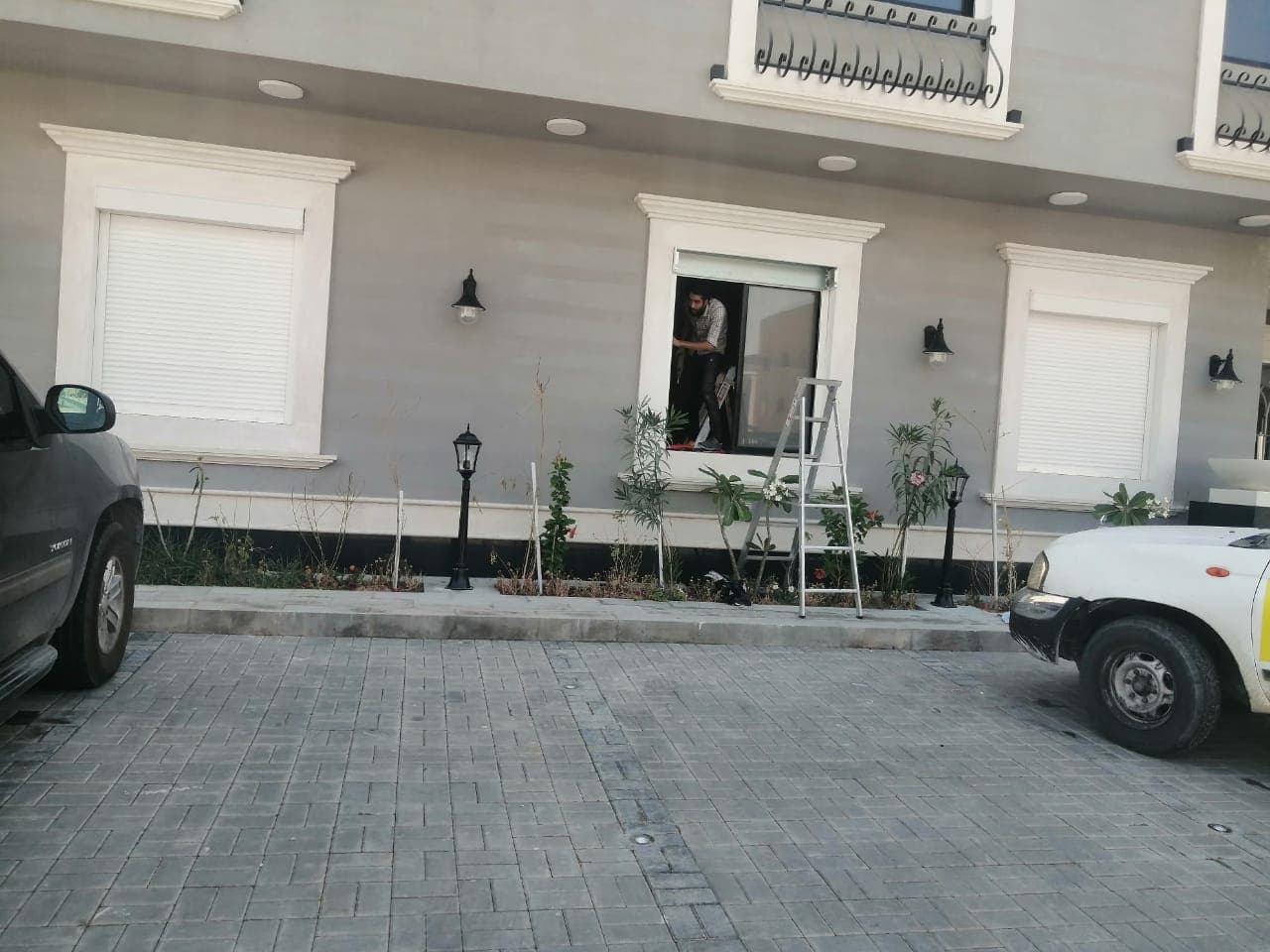 أعمال تركيب شتر للمبنى